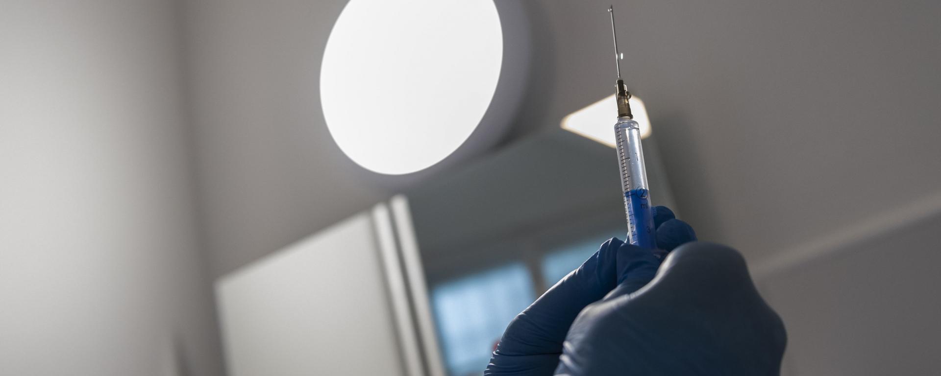 Oltás illusztráció