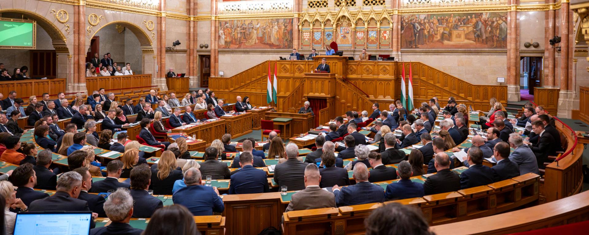 Parlament_Magyar_Péter_Ktgv_Expozé