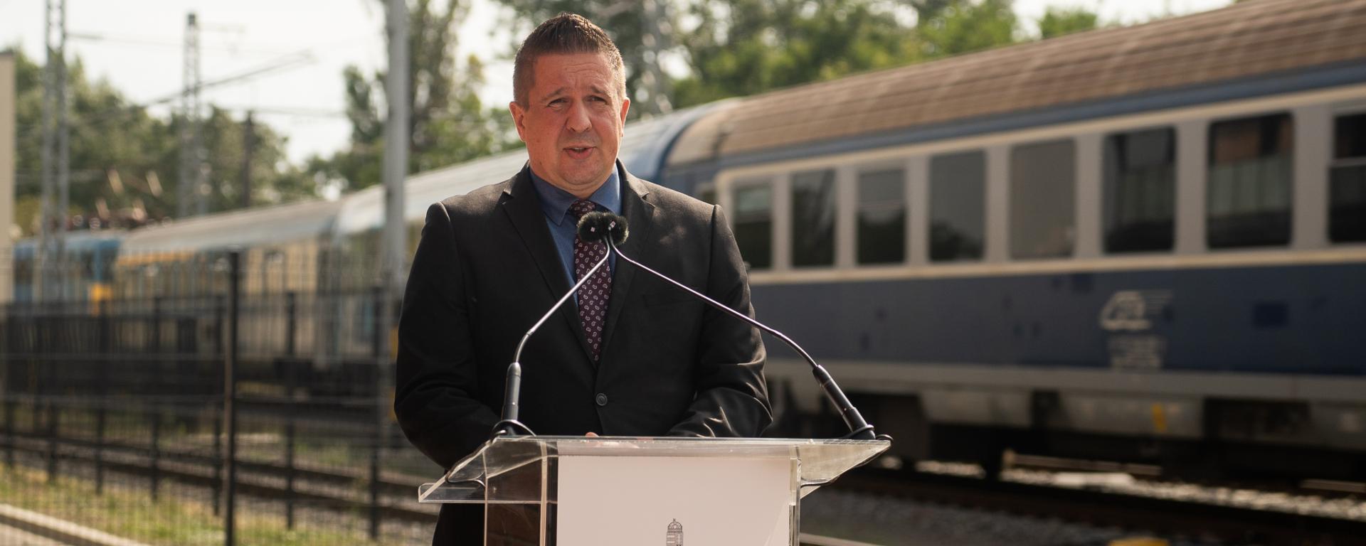 Elkészült a Püspökladány-Biharkeresztes vasútvonal villamosítása 