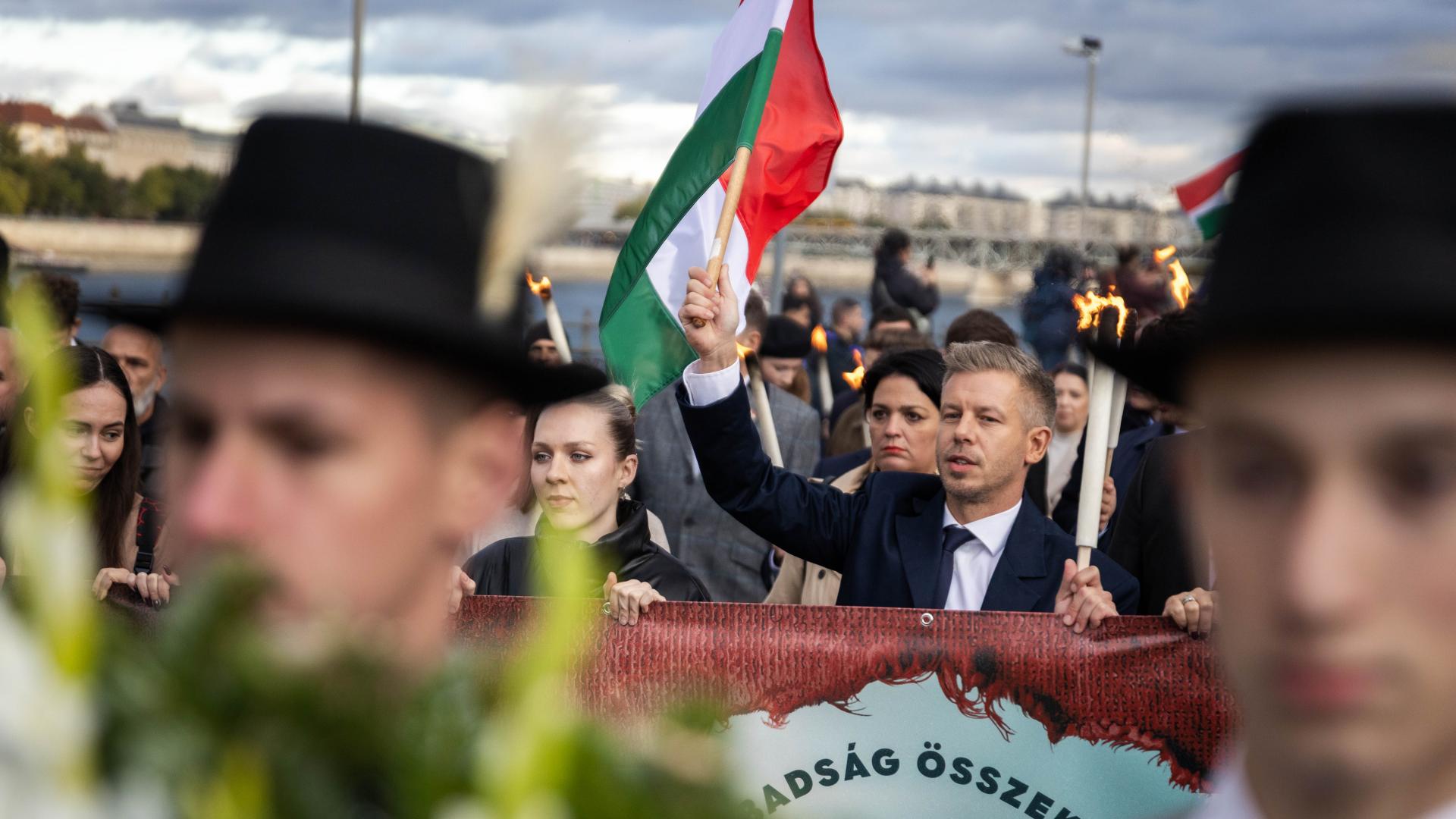 Magyar Péter: Vállaljuk, hogy méltó emléket állítunk 1956 hőseinek