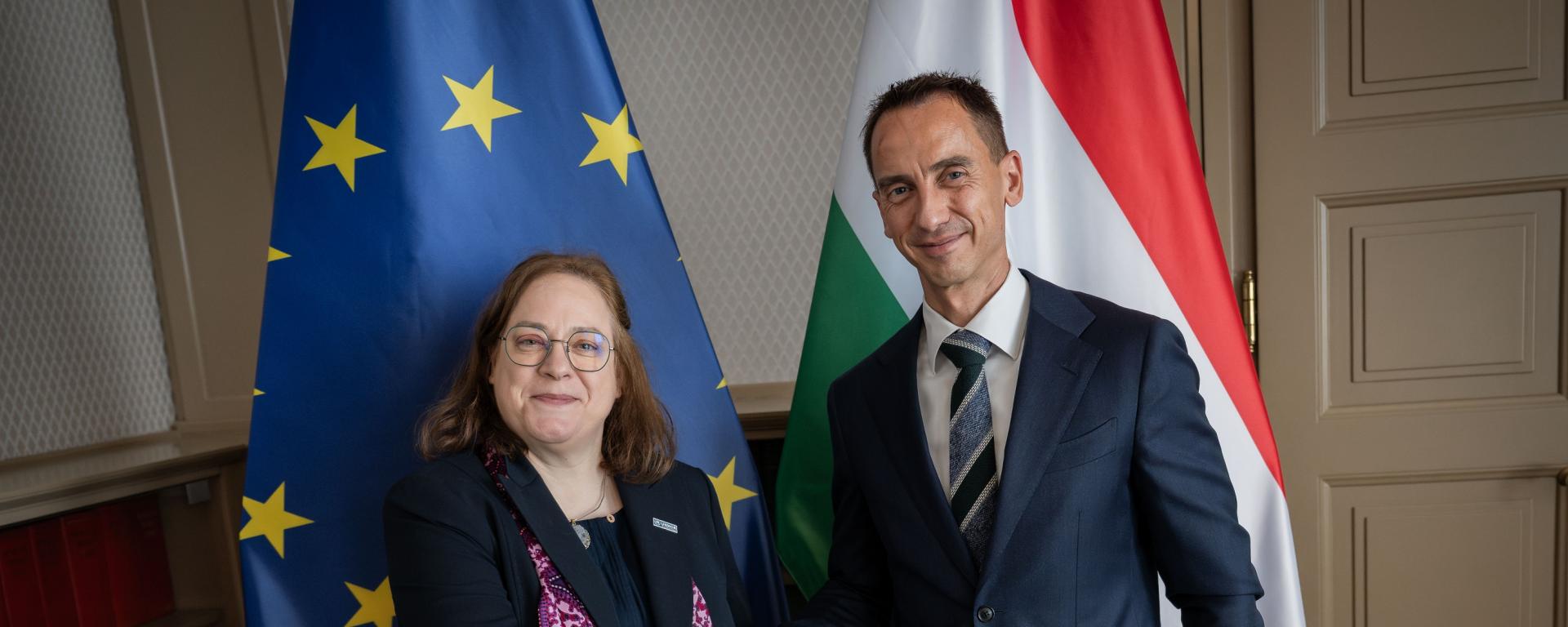 Mészáros Krisztián államtitkár bemutatkozó látogatás keretében fogadta Nicole Epting UNHCR képviseletvezetőt