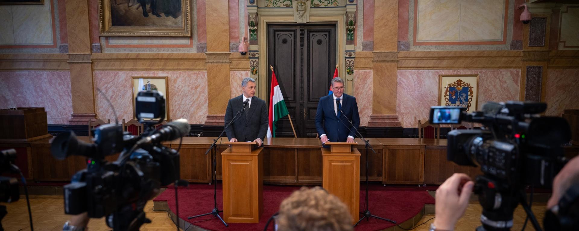 Fejlesztéseket jelentett be Lázár János miniszter Egerben