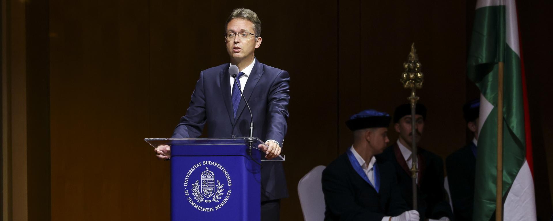 a versenyképesség és a közösségépítés a felsőoktatás megújításának szervező eleme