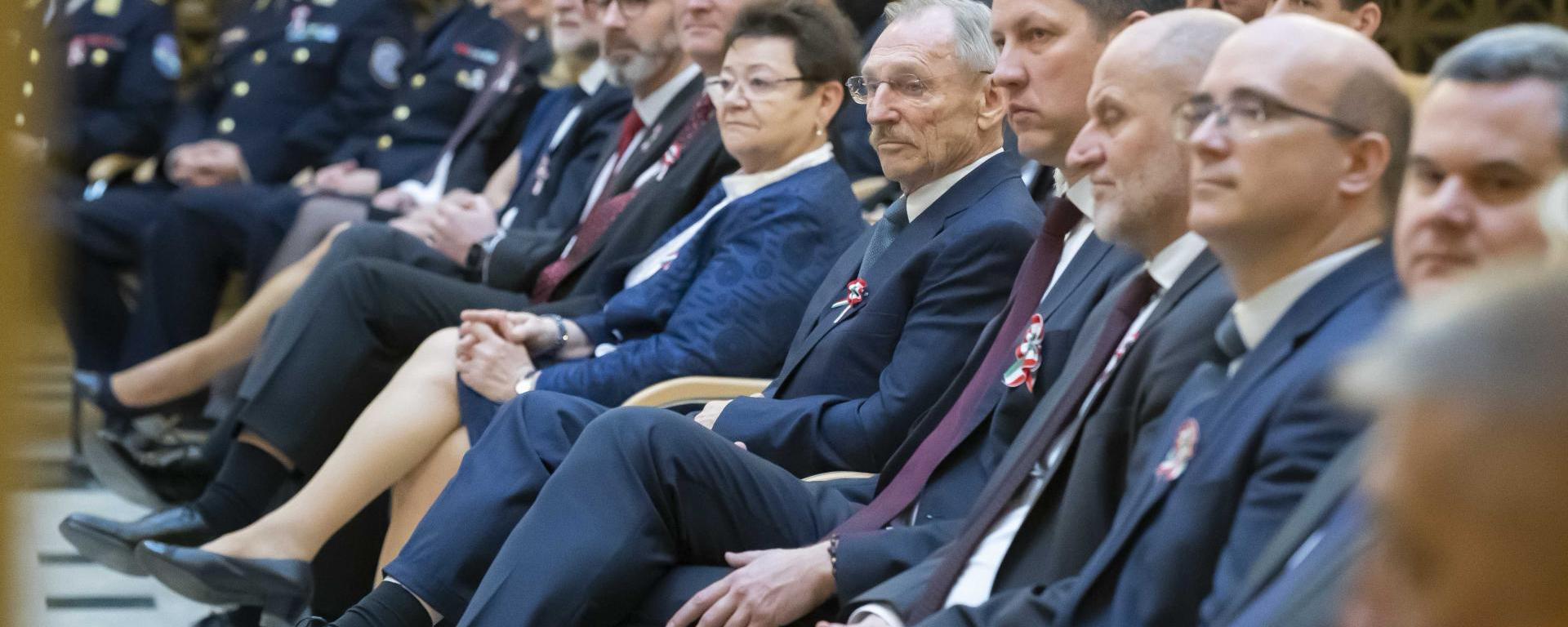 ELISMERÉSEK NEMZETI ÜNNEPÜNK ALKALMÁBÓL