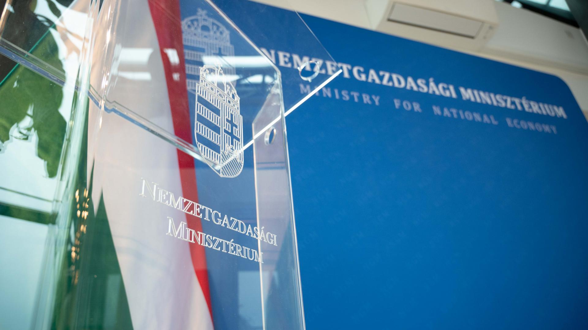 A kormány 11 pontos adócsökkentési programja