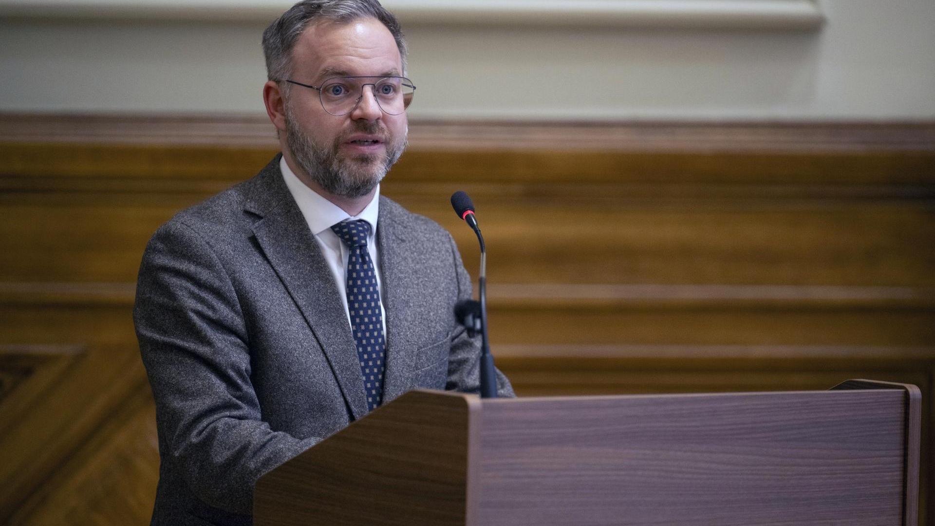 Az az ország lehet sikeres, amely nem alárendeltje másoknak