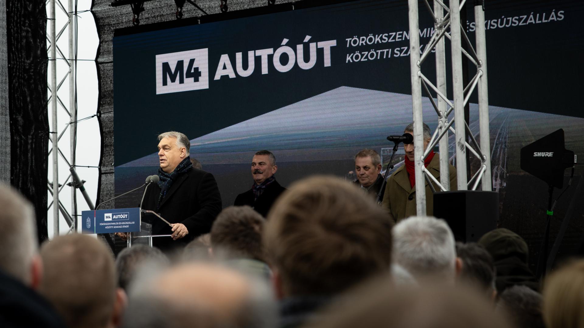 Átadták az M4-es autóút Törökszentmiklós-Kisújszállás szakaszát