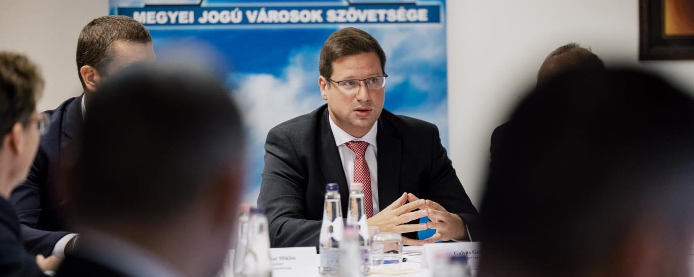 a kormány partnerséget kínál az önkormányzatoknak