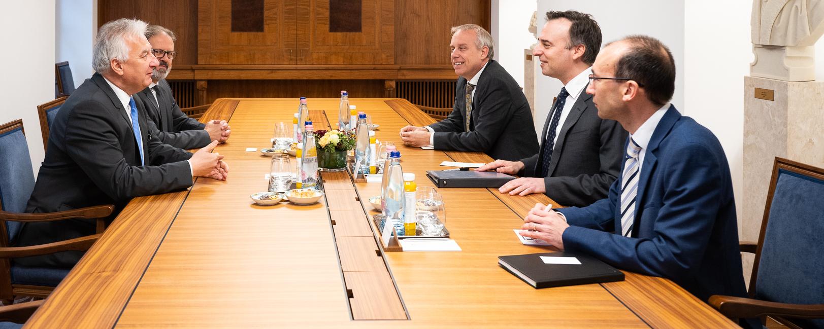 Semjén Zsolt fogadta az amerikai nagykövetet2