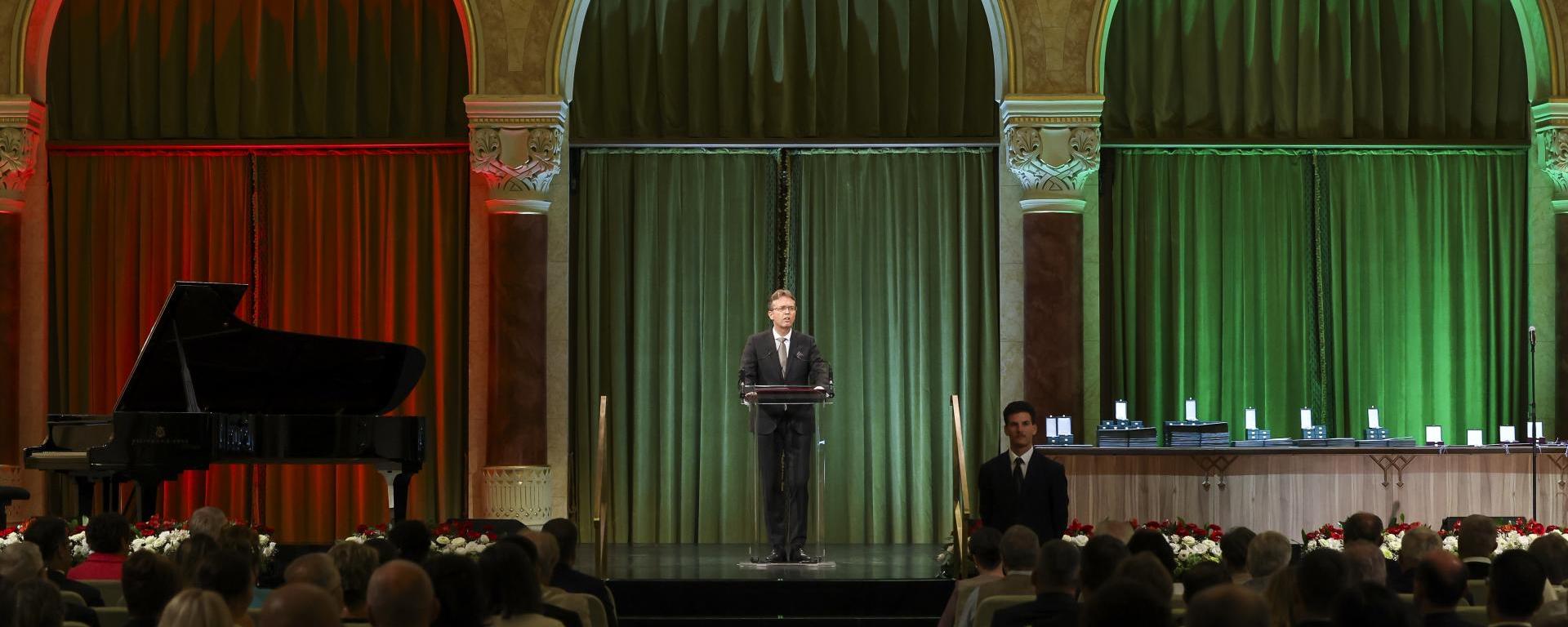 Hankó Balázs állami kitüntetéseket és művészeti díjakat adott át a Pesti Vigadóban