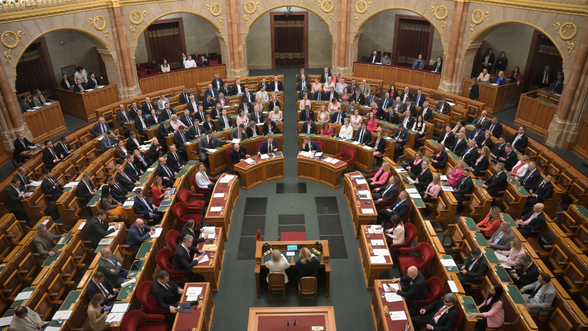 Megszavazta a gyermekvédelmi törvénymódosításokat az Országgyűlés