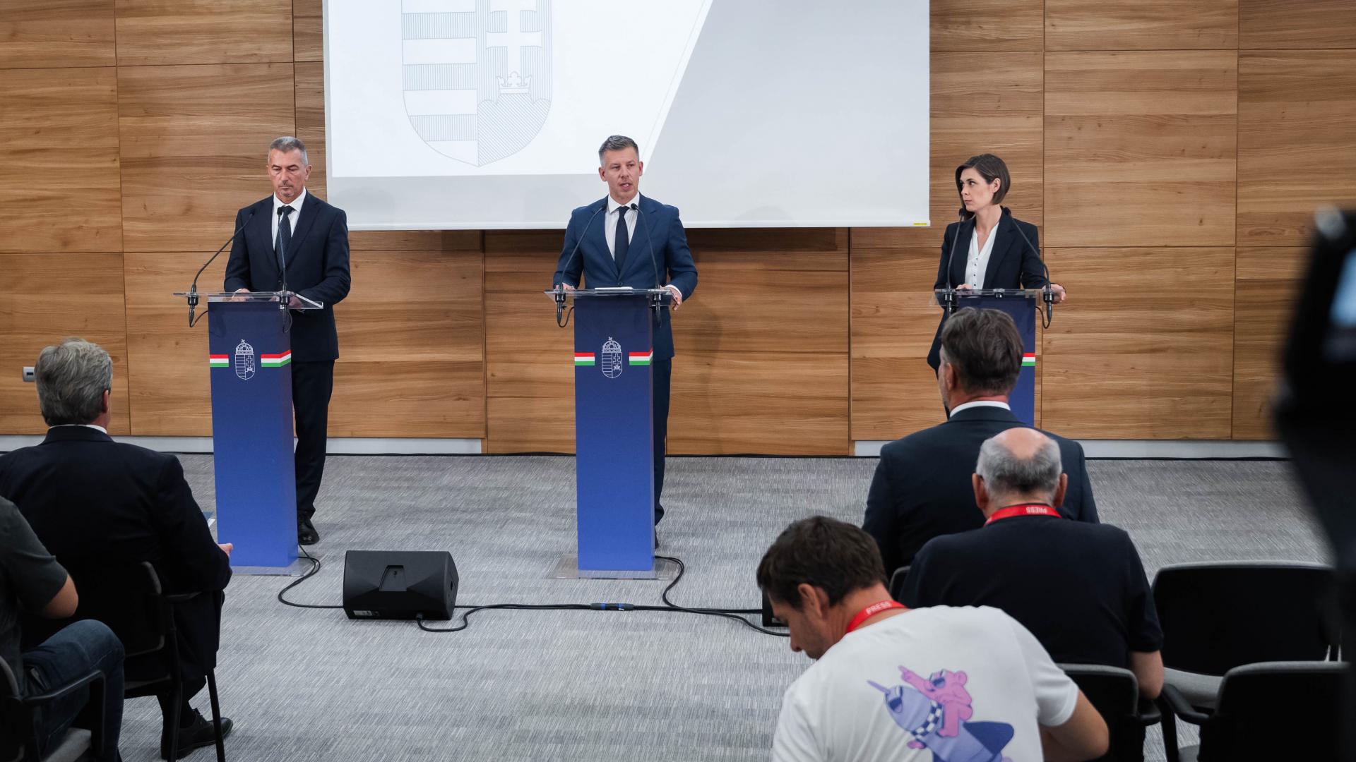 Az energetikai helyzetről tartott tájékoztatót Pakson a kormányfő