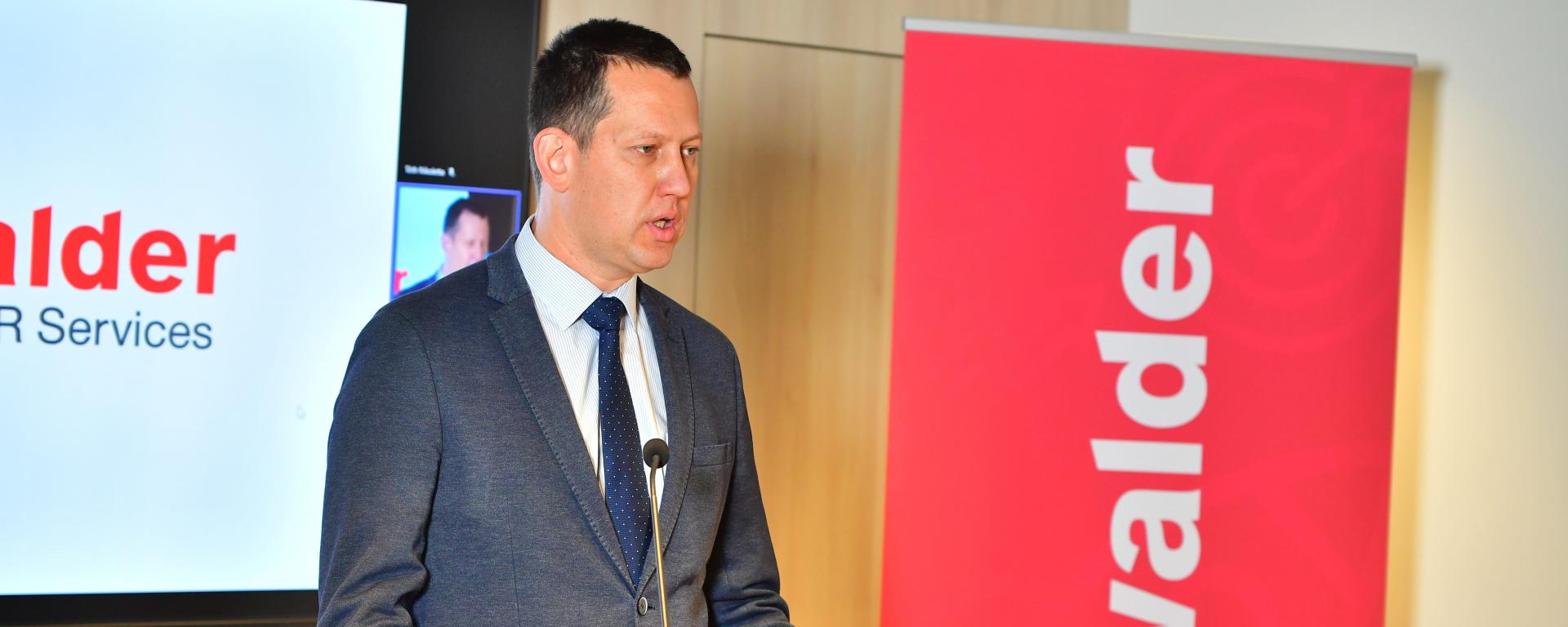 Sajtótájékoztató 1207