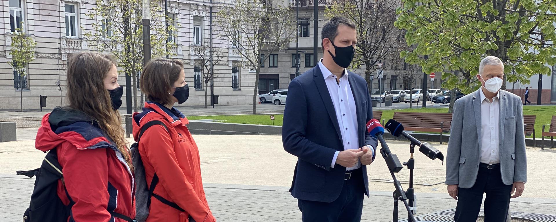 Sajtótájékoztató segítő kutyák 0421