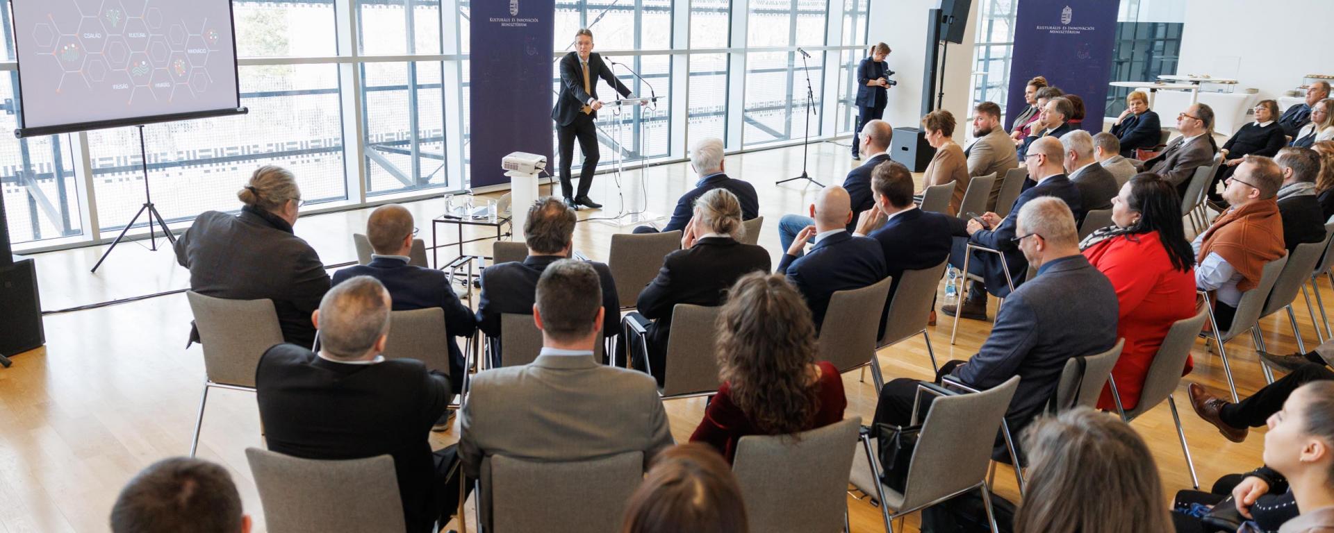 Hankó Balázs: elindul a kultúra Kárpát-medencei éve