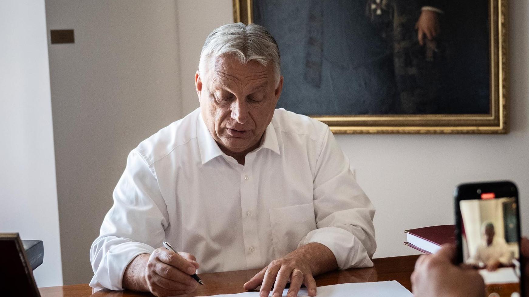 Irány Brüsszel, több mint 1,6 millió nemzeti&nbsp;konzultációs&nbsp;kérdőívvel