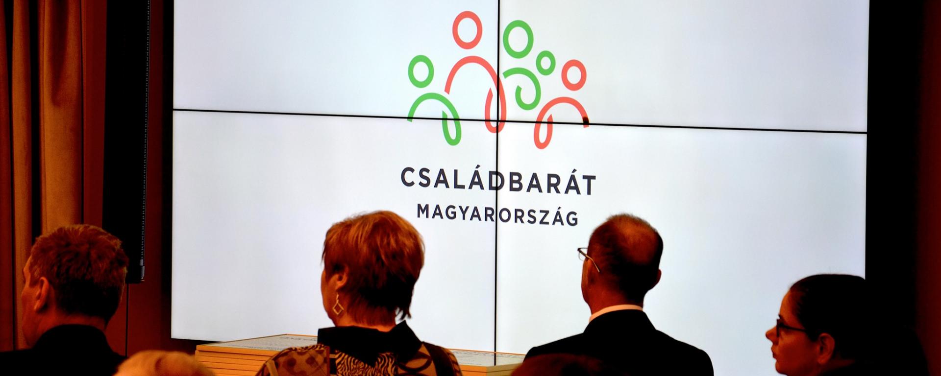 Idősbarát önkormányzatokat díjaztak - fejléckép