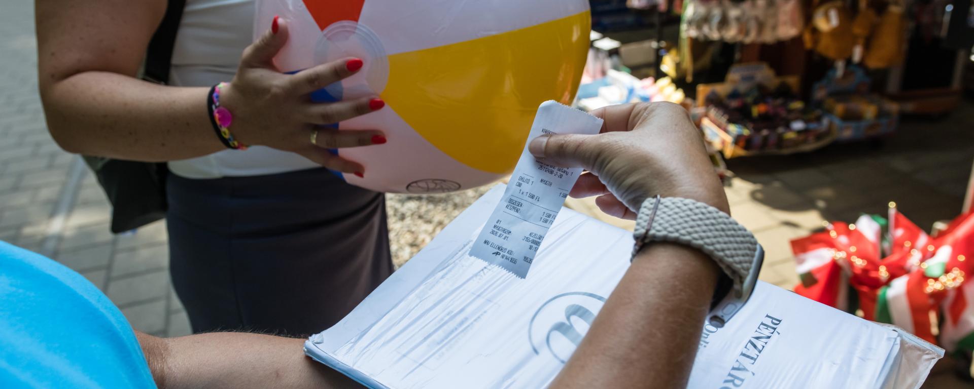 NAV-ellenőrzés indult a Balatonnál