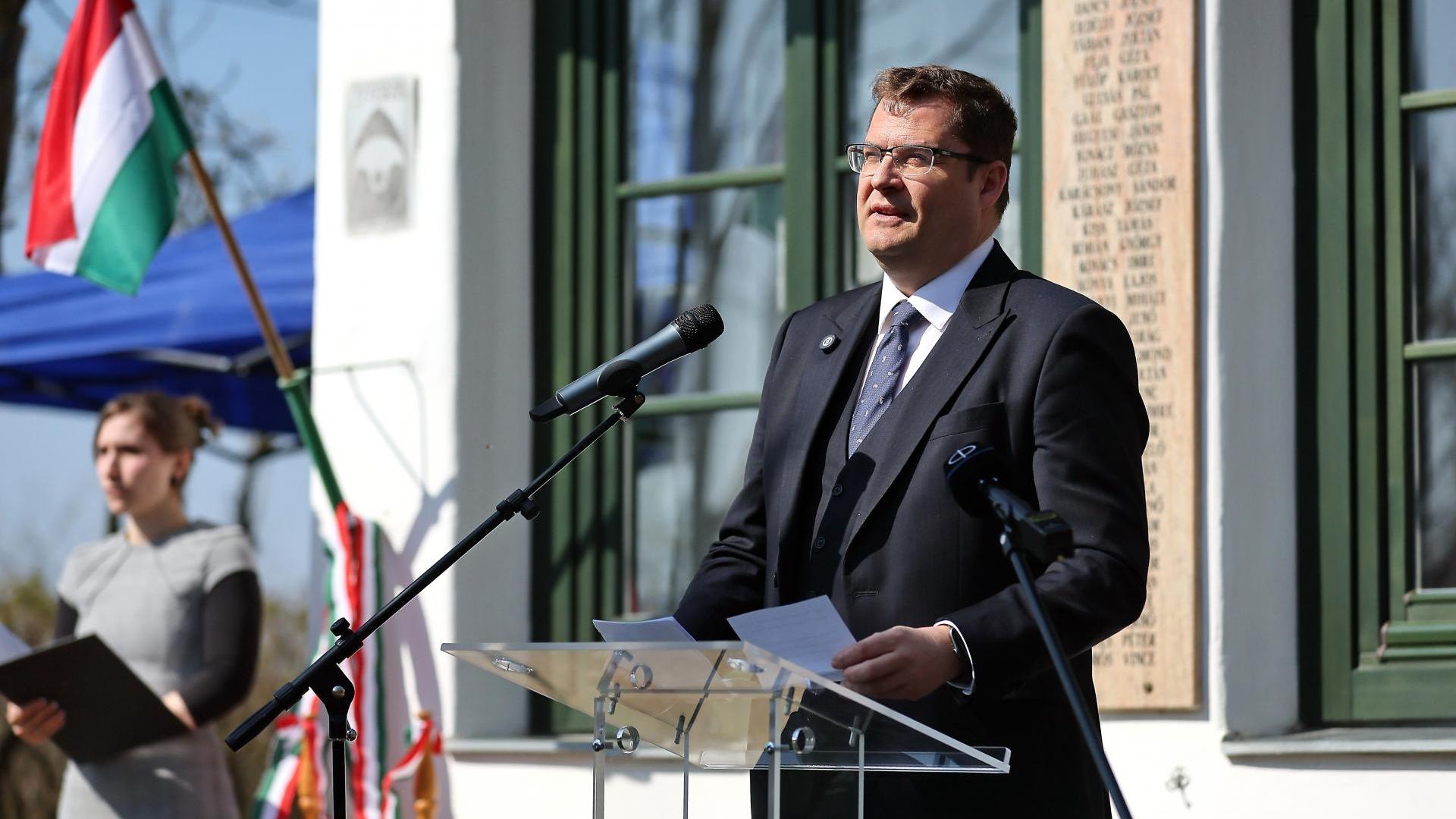 Az erős közösségek megbecsülik országos hírű szülötteiket