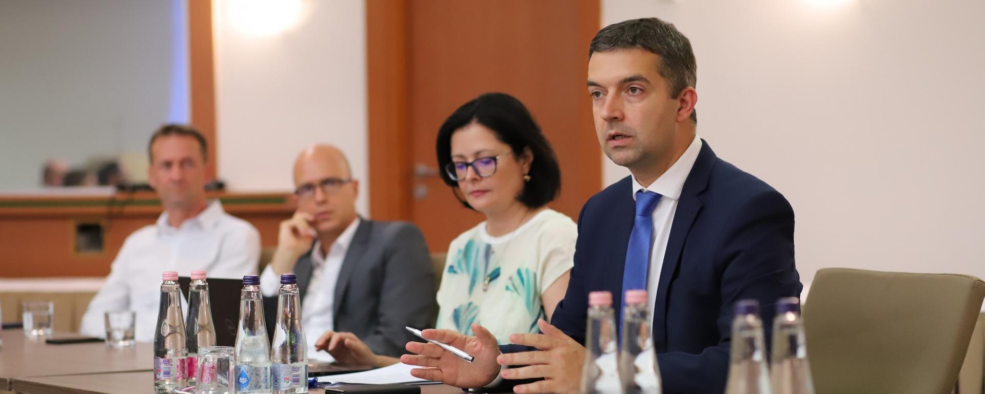 Feldman Zsolt biztosítók egyeztetés