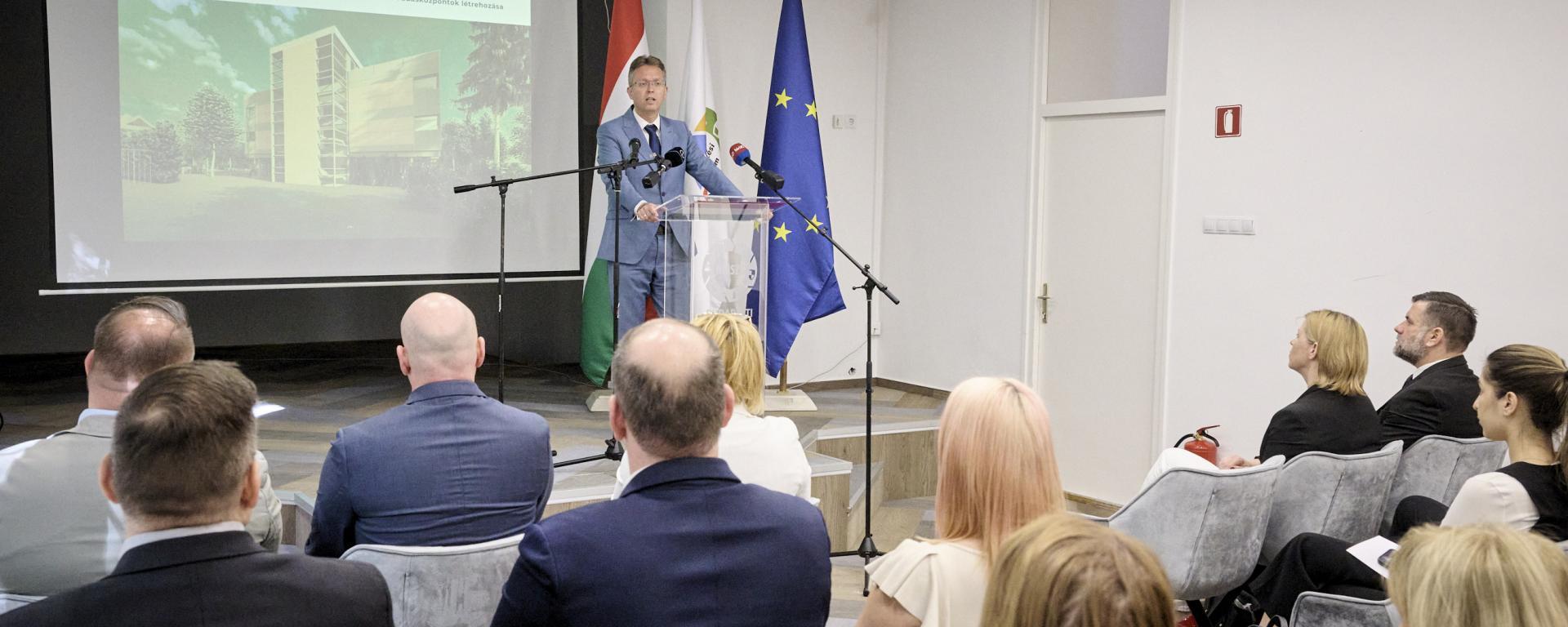 Hankó Balázs: öt tudásközpontot alakítanak ki a szakképzés további fejlesztése érdekében