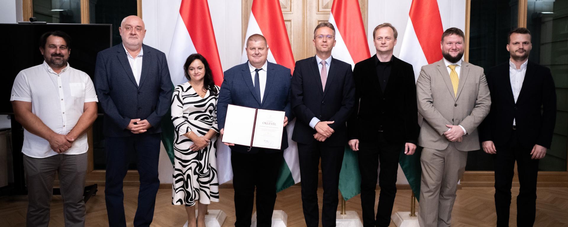 Együttműködési megállapodást kötött a kormány és Szatmárcseke önkormányzata a Himnusz emlékhelyének megvalósításáról