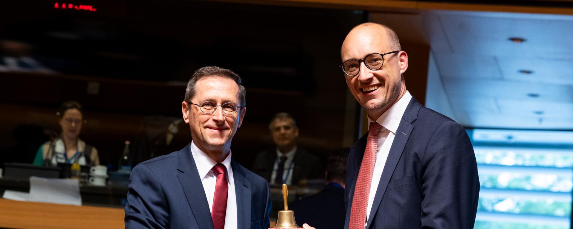 soros elnökség csengő