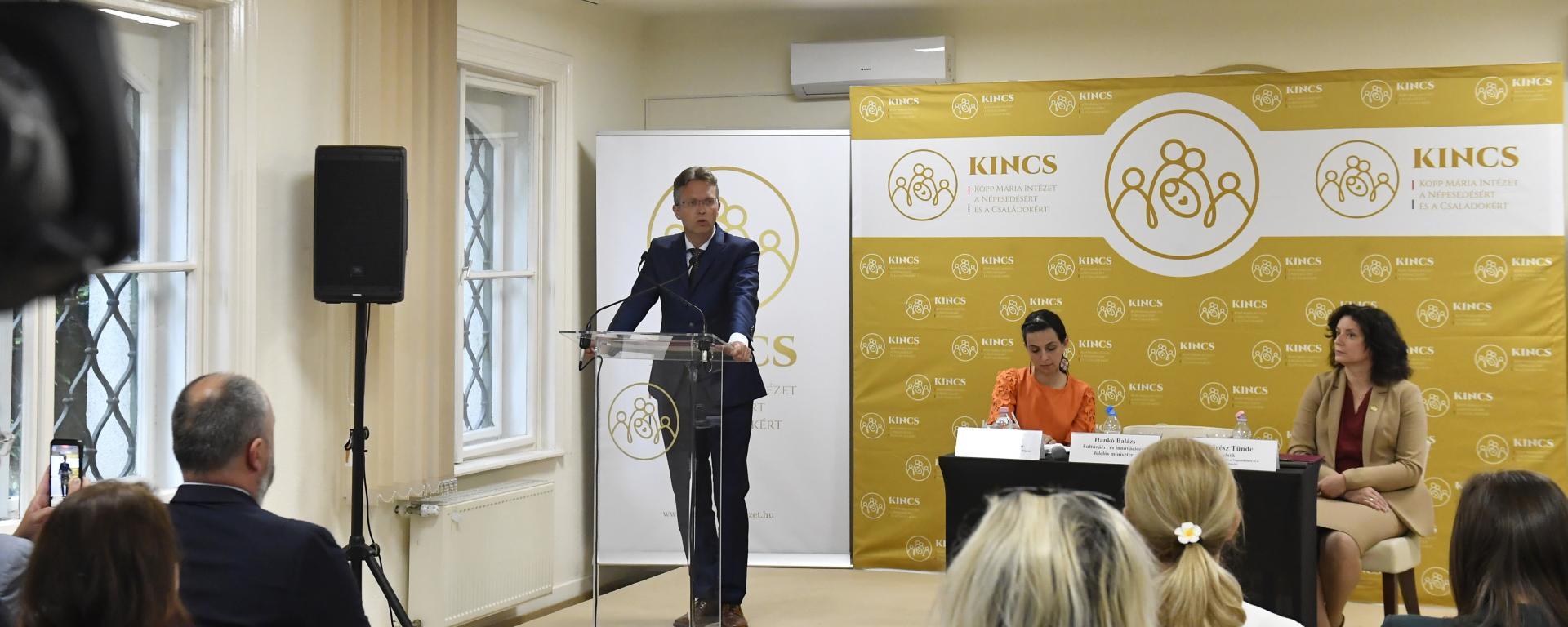 Hankó Balázs: tisztelet a nőknek, védelem a családoknak