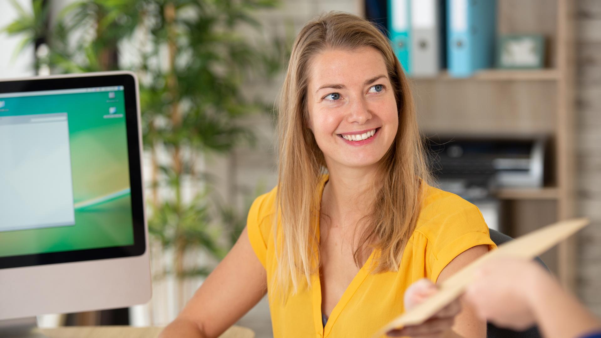 Érkeznek az emelt bérek, több millió munkavállaló és család jövedelme nő