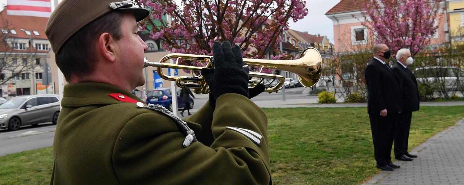 A katinyi áldozatokra emlékeztek Óbudán