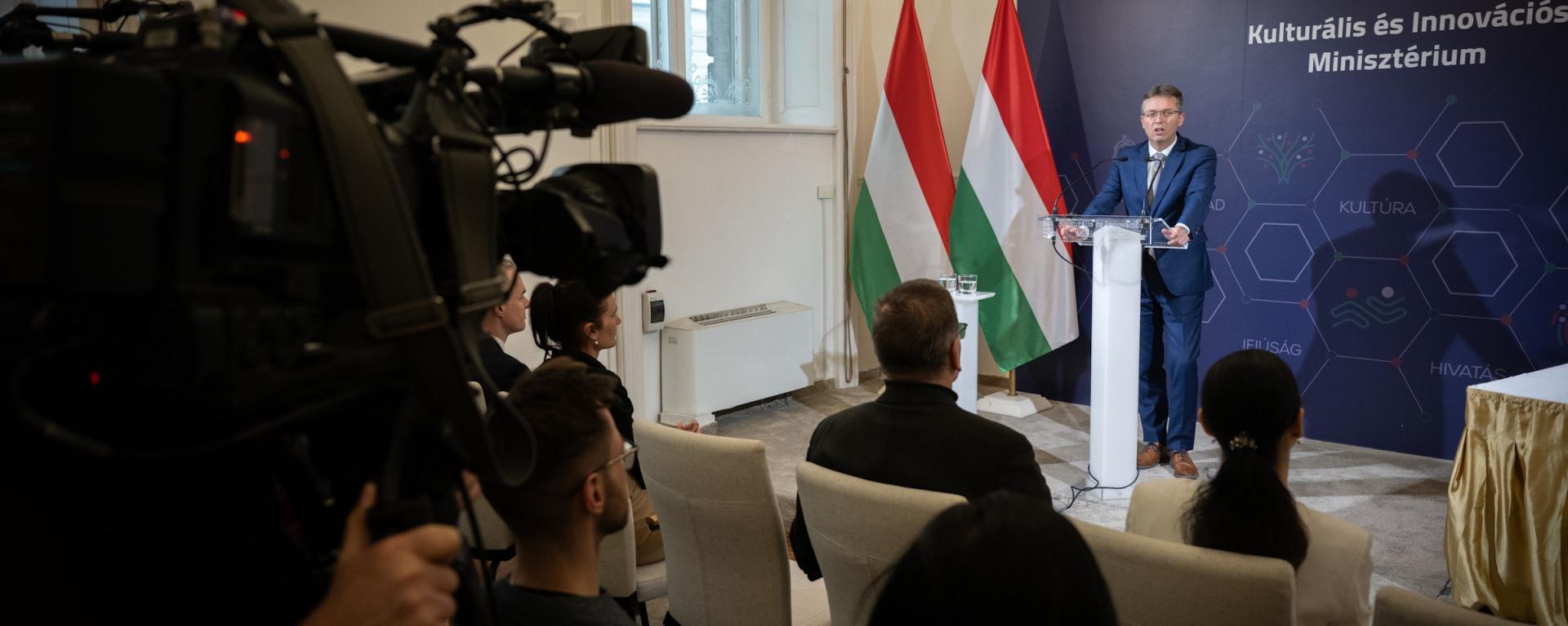 Hankó Balázs: a fiatalok legsúlyosabb függősége a képernyőfüggőség