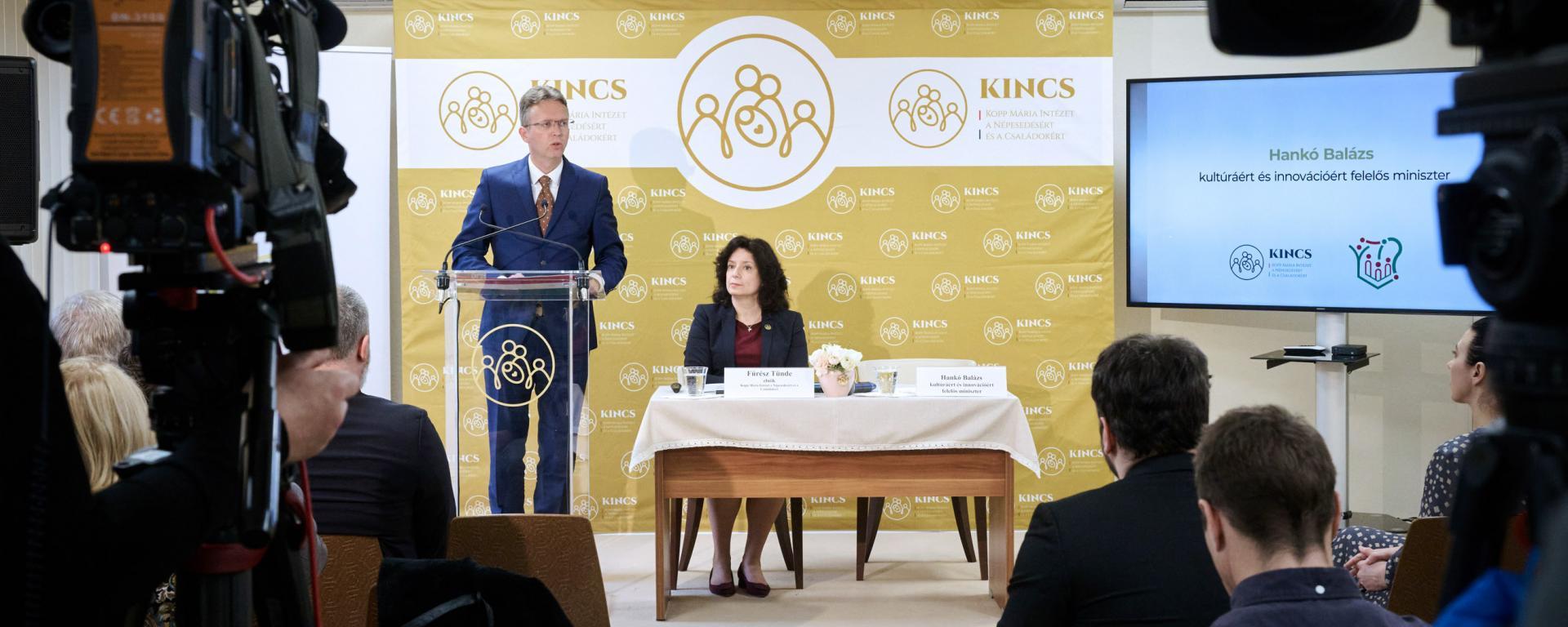 Hankó Balázs: a családokat nem terhelni, hanem támogatni kell