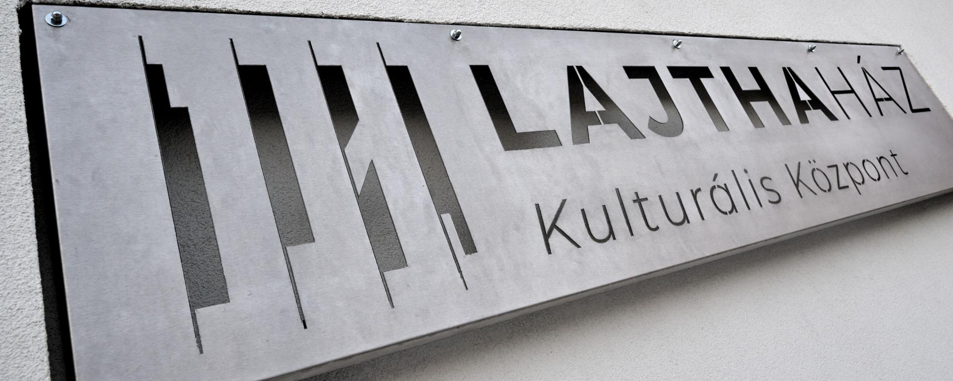 Csák János: példaértékű a lokálpatrióták által megálmodott bicskei Lajtha Ház Kulturális Központ