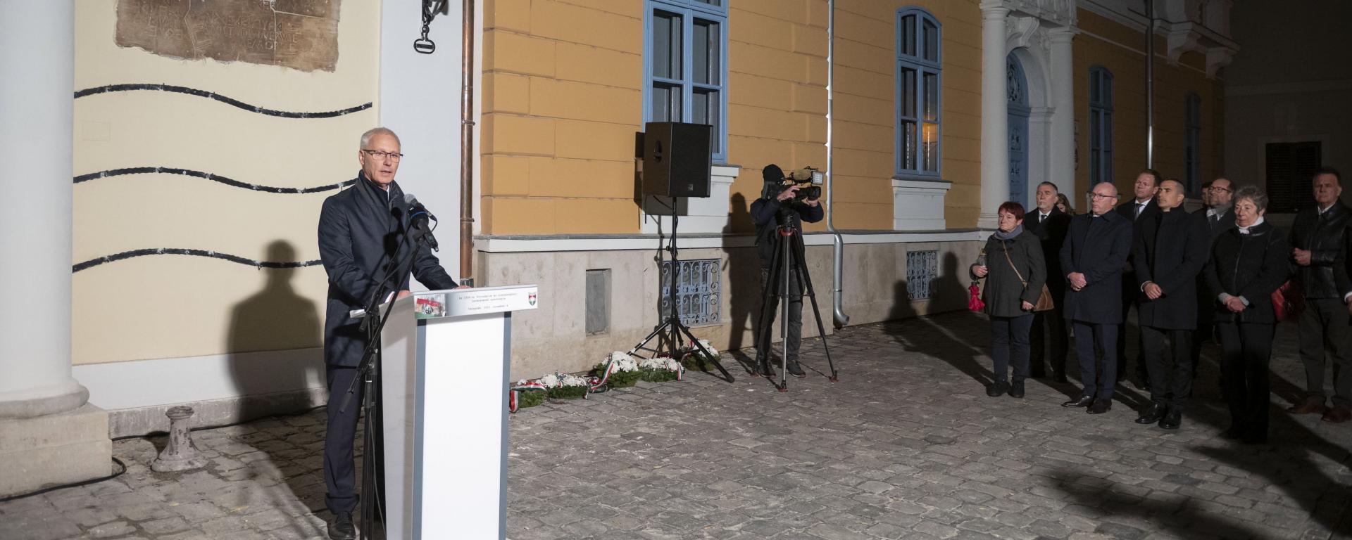 Az évforduló a hősökre és az ártatlan áldozatokra emlékeztet