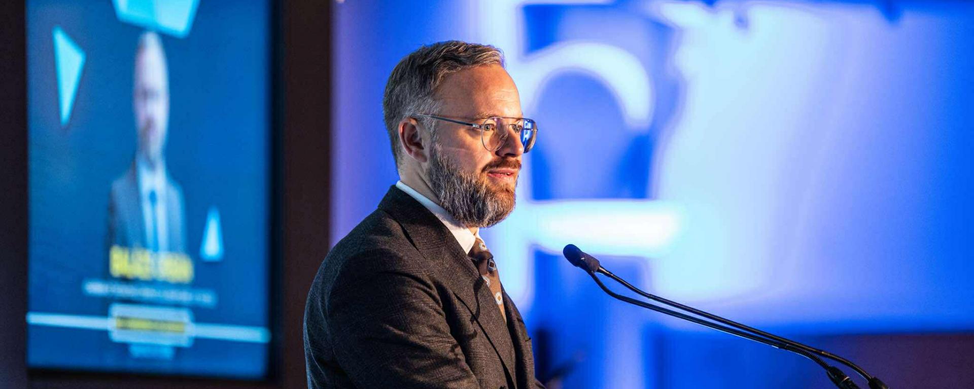 Orbán Balázs: válság idején nem menedzserekre, hanem valódi vezetőkre van szükség 2