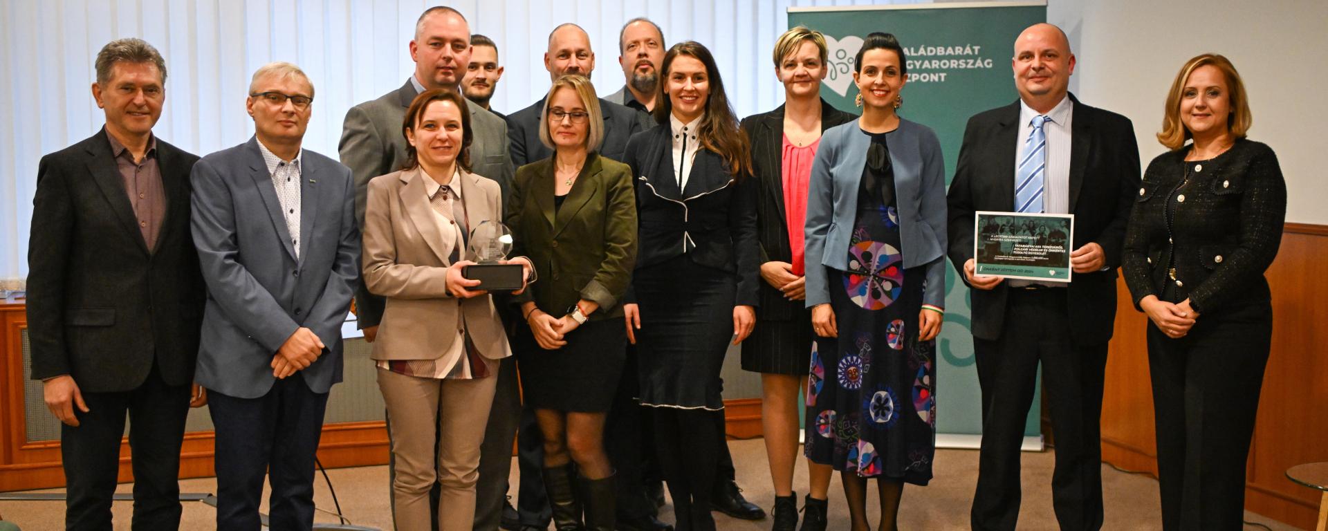 Koncz Zsófia: családbarát országban fontos az önkéntesség elismerése