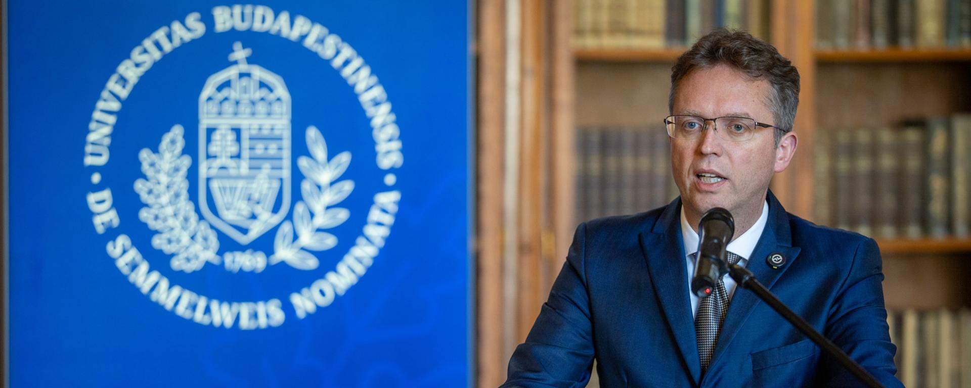 Hankó Balázs: a kormány támogatja a Semmelweis Egyetem és a Harvard Egyetem együttműködését