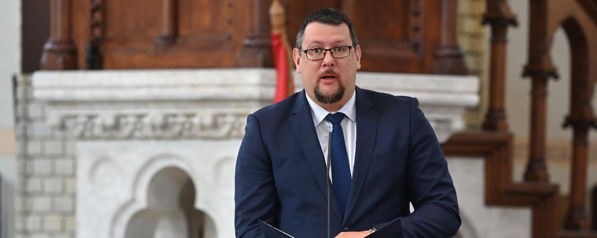 Megújult a Szilágyi Dezső téri református templom1