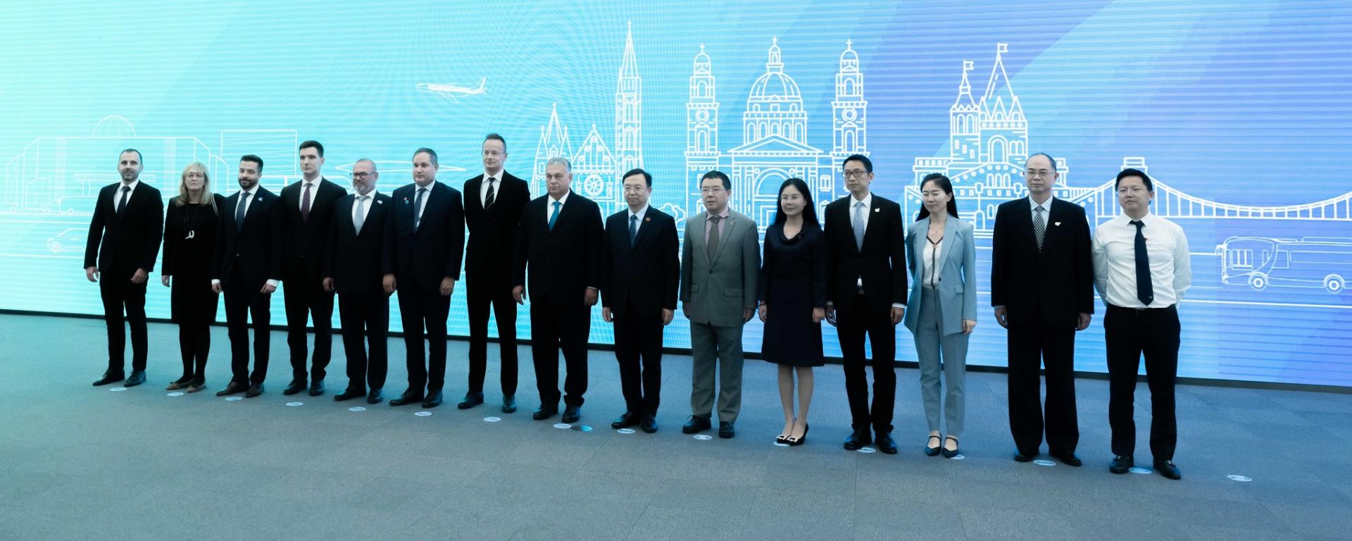 Szijjártó Péter: 60 milliárd forintos programot indít a kormány az elektromos autózás támogatására2