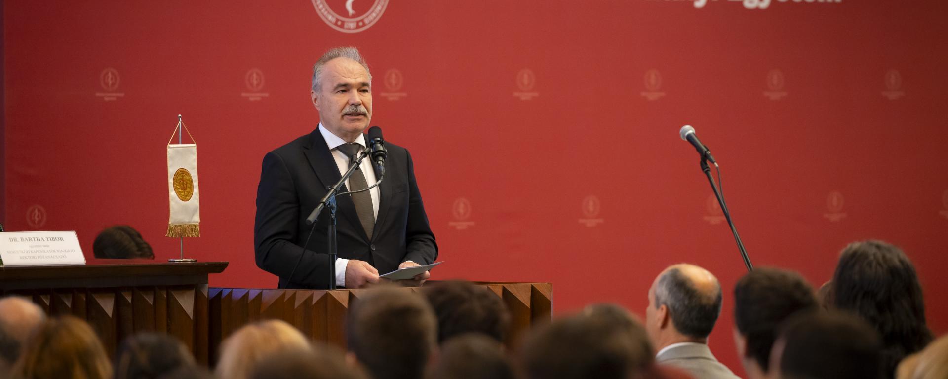 ÁOTE diplomaátadó