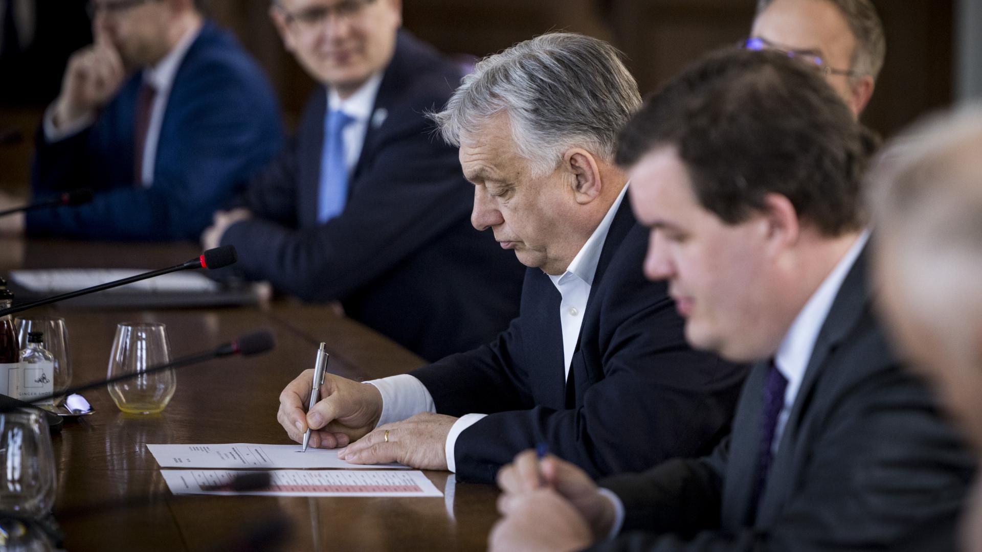 Védett árat vezetünk be a benzin és a gázolaj esetében is