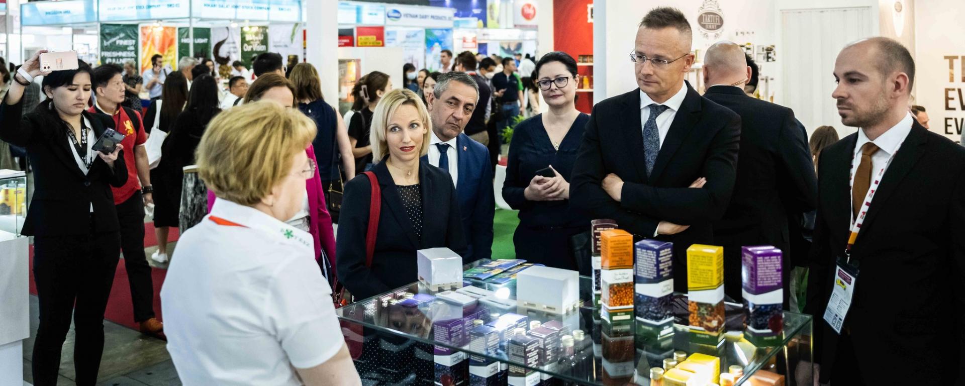 Szijjártó Péter: Magyar cégek már több mint 350 millió dollárt fektettek be Szingapúrban2