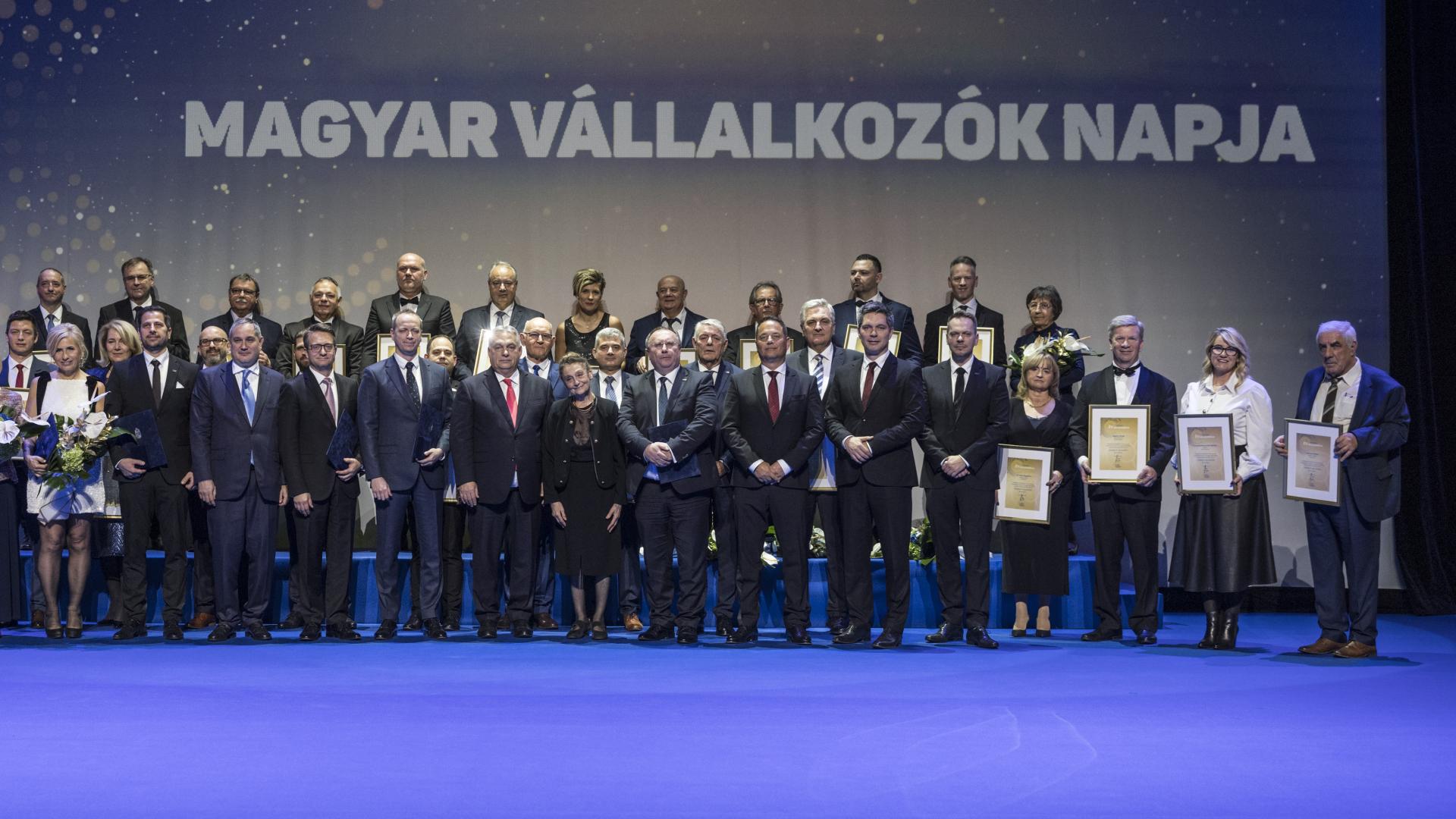 A háború vesztésre, a vállalkozók győzelemre állnak Magyarországon