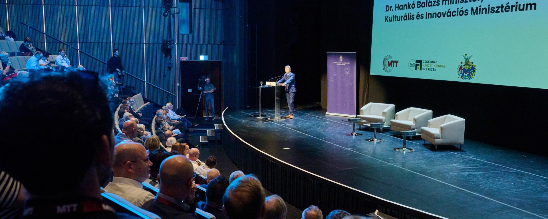 Hankó Balázs: kultúrstratégiai intézmény lett a debreceni Csokonai Nemzeti Színház