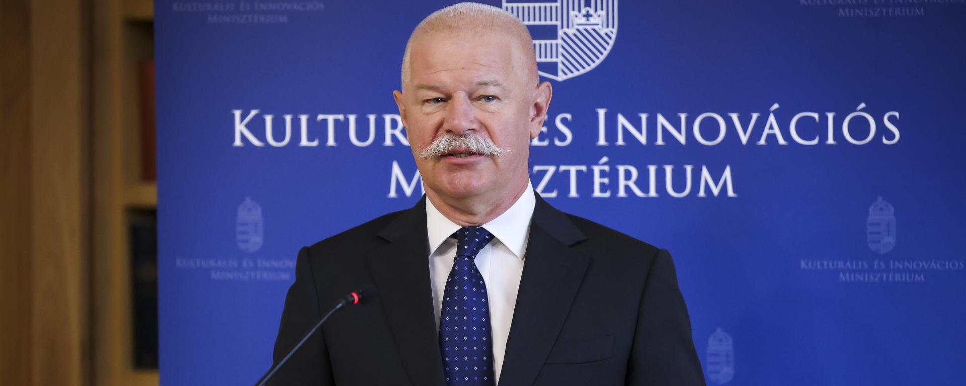 Együttműködési megállapodást kötött a KIM a Nemzeti Pedagógus Karral