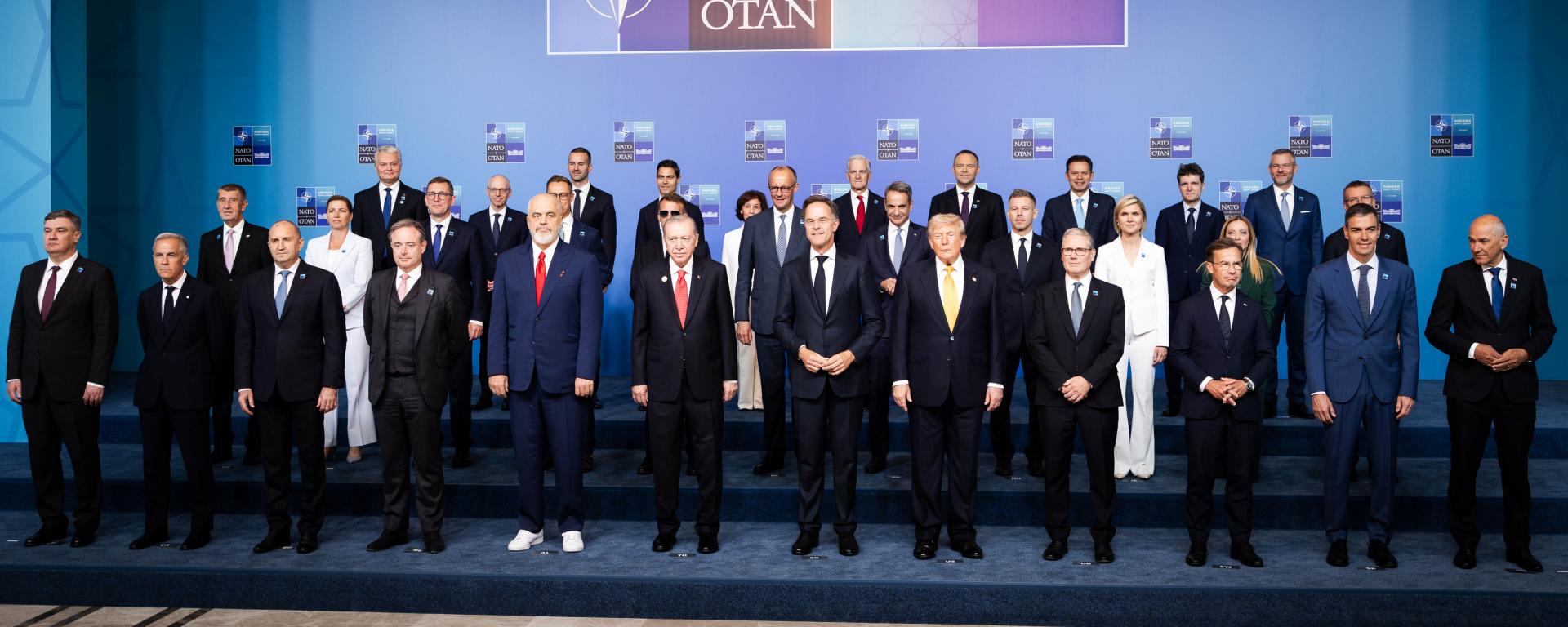 NATO-csúcs hivatalos fotó