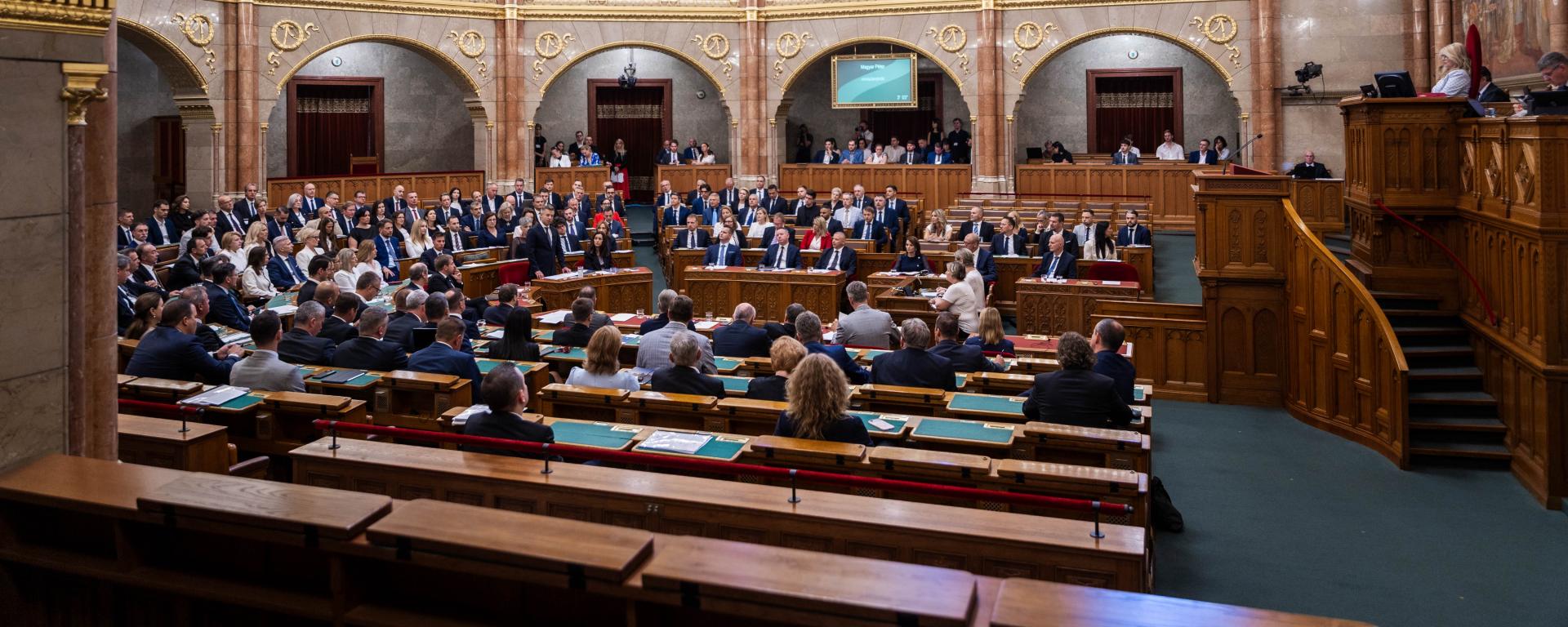 Parlament, 2026. aug. 11-én, kedden