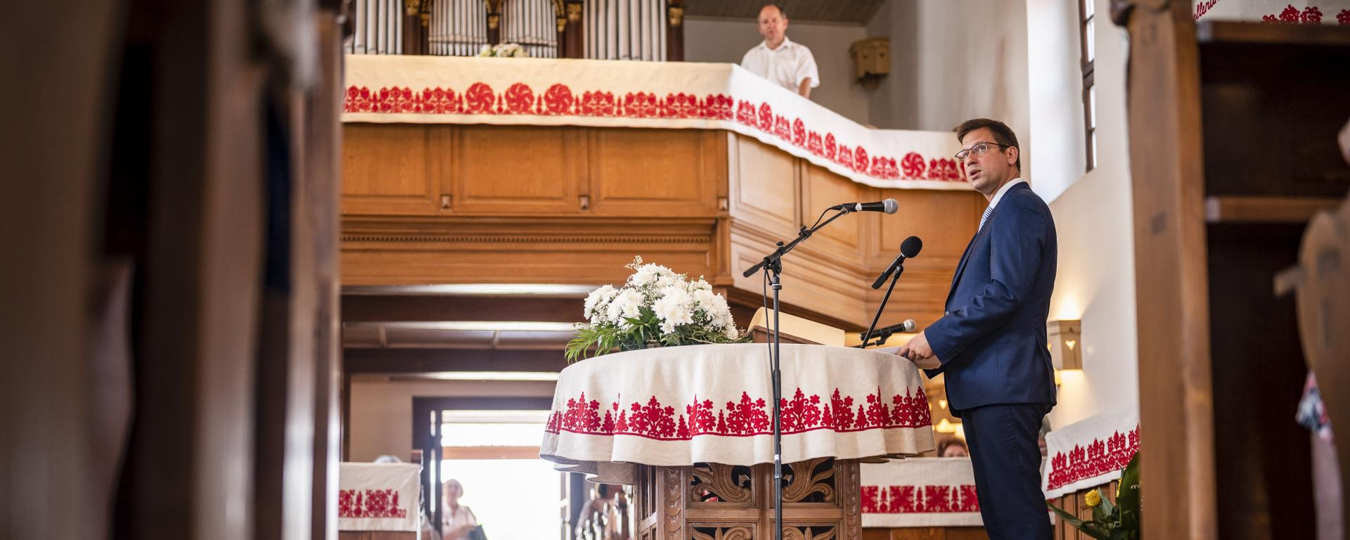 a megmaradáshoz meg kell őrizni a templomainkat