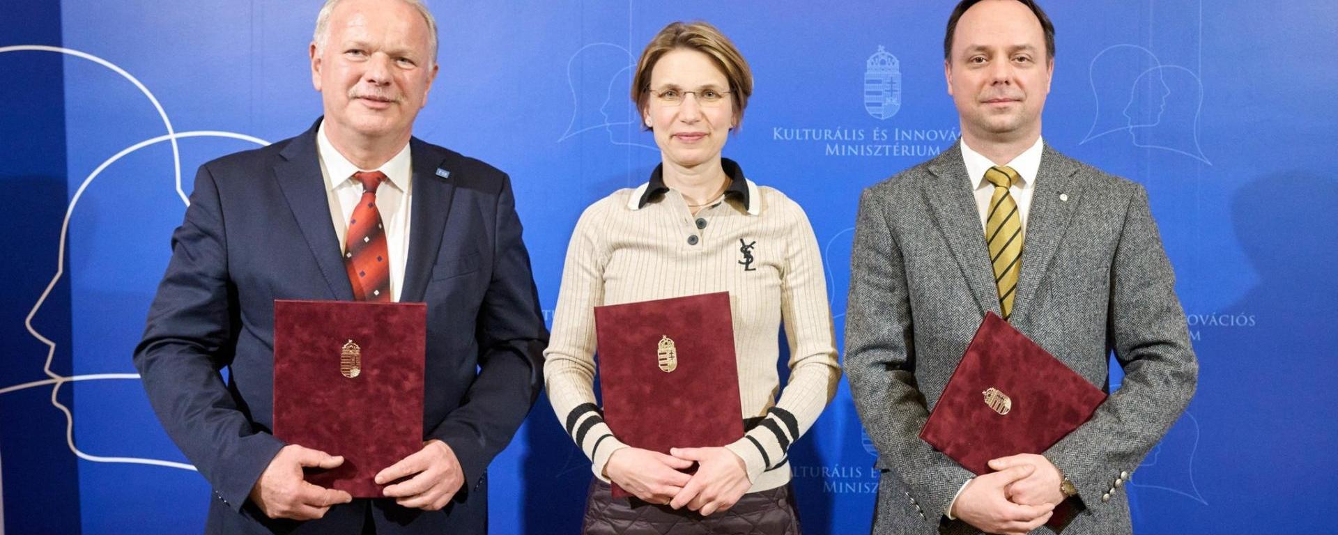 Együttműködési megállapodást kötött a Miniszterelnöki Kabinetiroda, a KIM és a Monspart Sarolta alapítvány