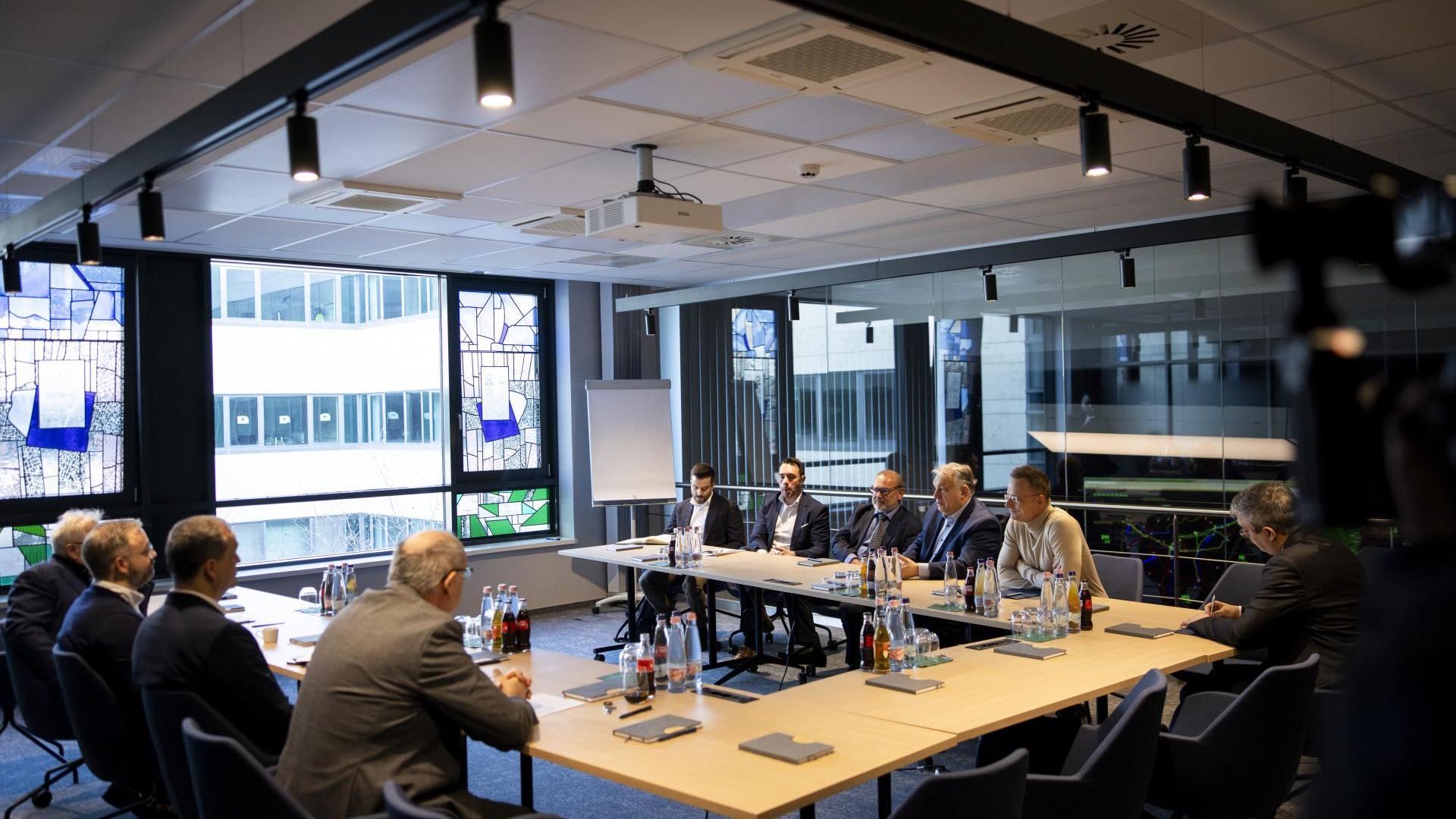 A Barátság kőolajvezeték leállítását nem nézzük tétlenül